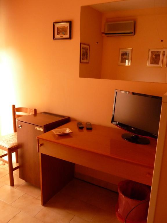 Agathae Hotel & Residence Scoglitti Bagian luar foto