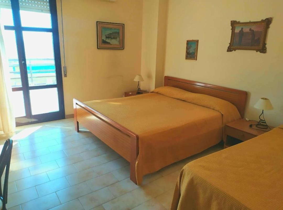 Agathae Hotel & Residence Scoglitti Bagian luar foto
