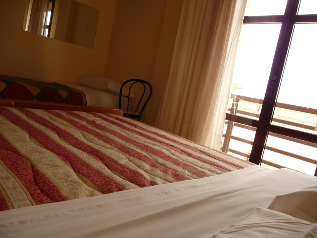 Agathae Hotel & Residence Scoglitti Bagian luar foto