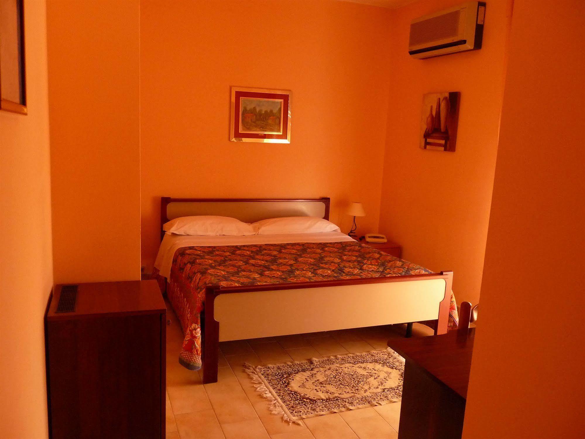Agathae Hotel & Residence Scoglitti Bagian luar foto