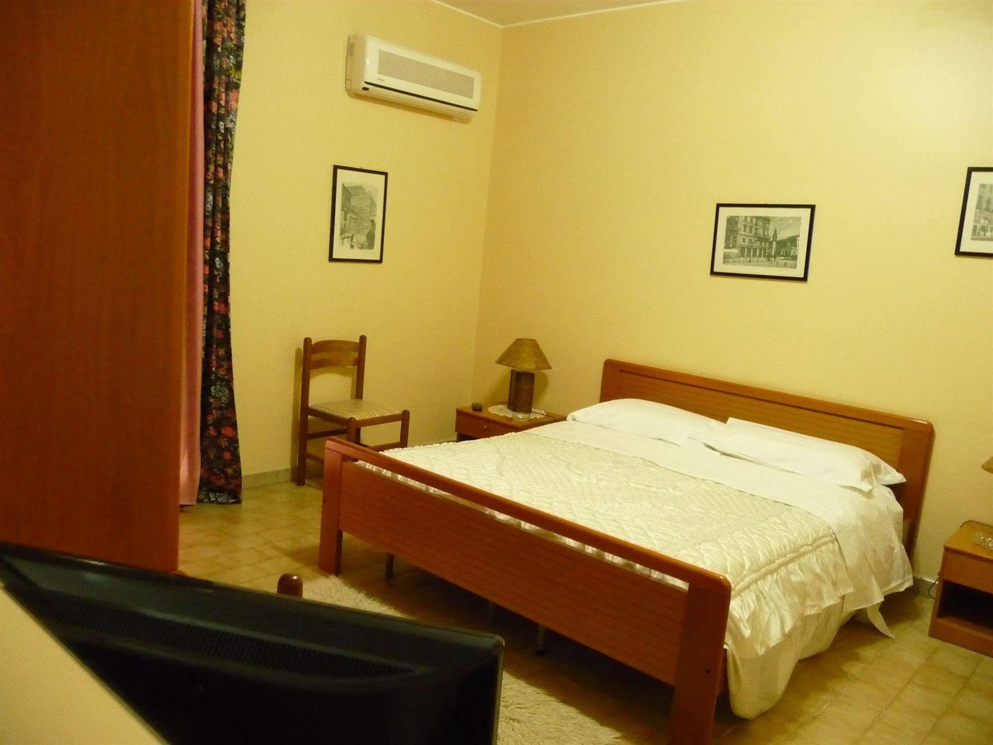 Agathae Hotel & Residence Scoglitti Bagian luar foto