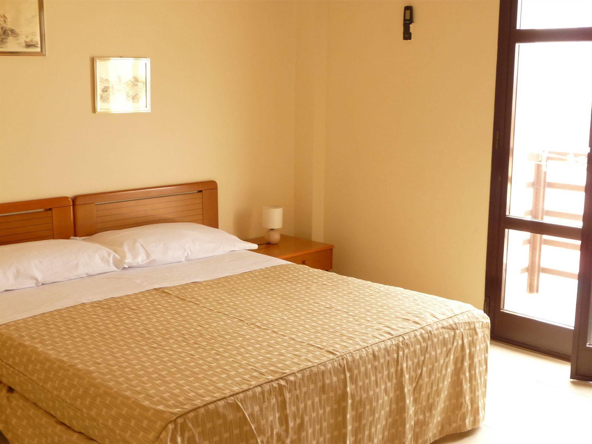 Agathae Hotel & Residence Scoglitti Bagian luar foto