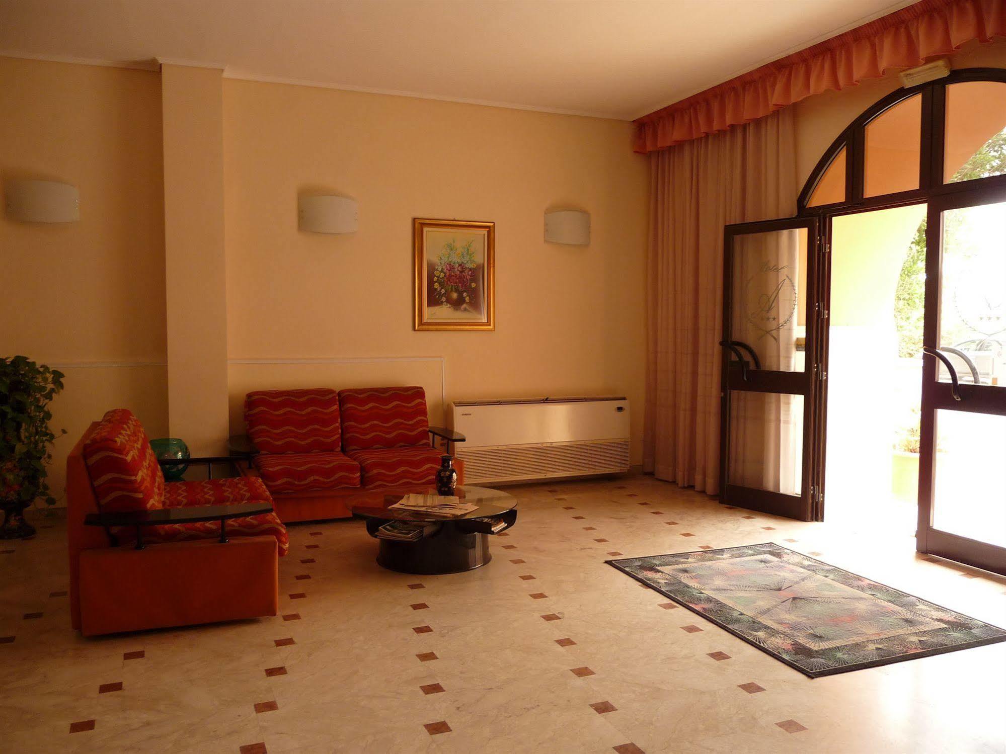 Agathae Hotel & Residence Scoglitti Bagian luar foto