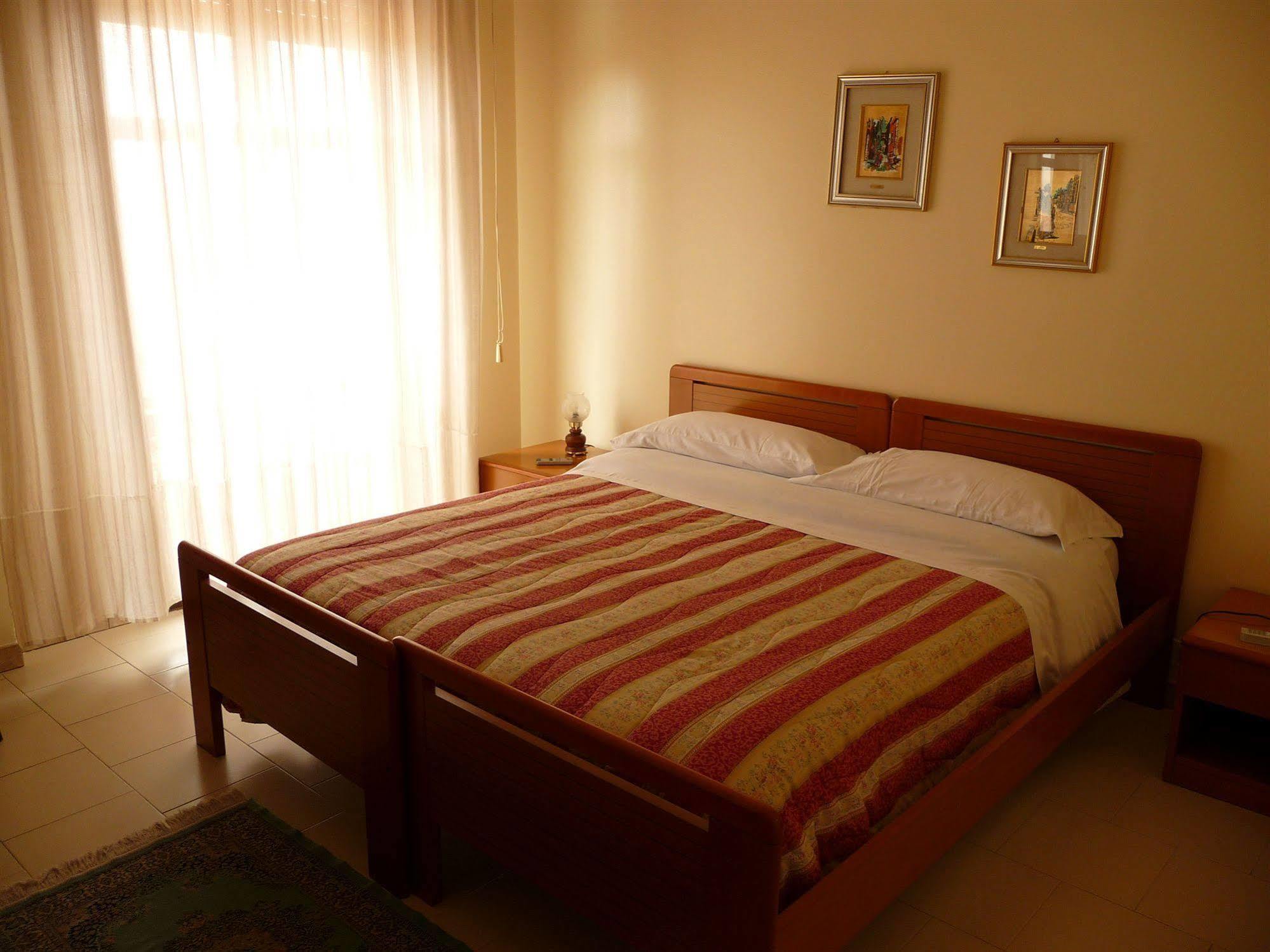 Agathae Hotel & Residence Scoglitti Bagian luar foto