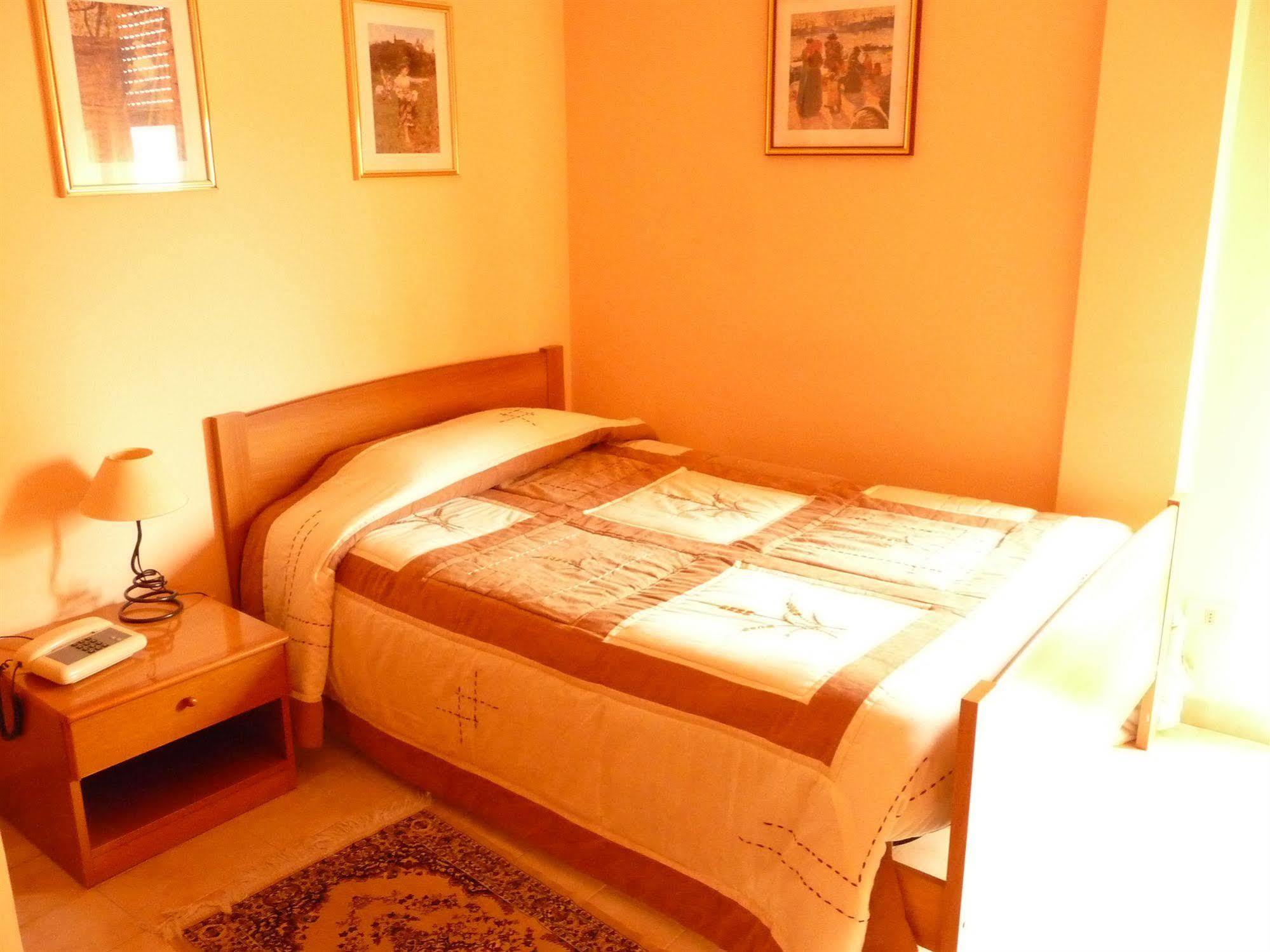 Agathae Hotel & Residence Scoglitti Bagian luar foto